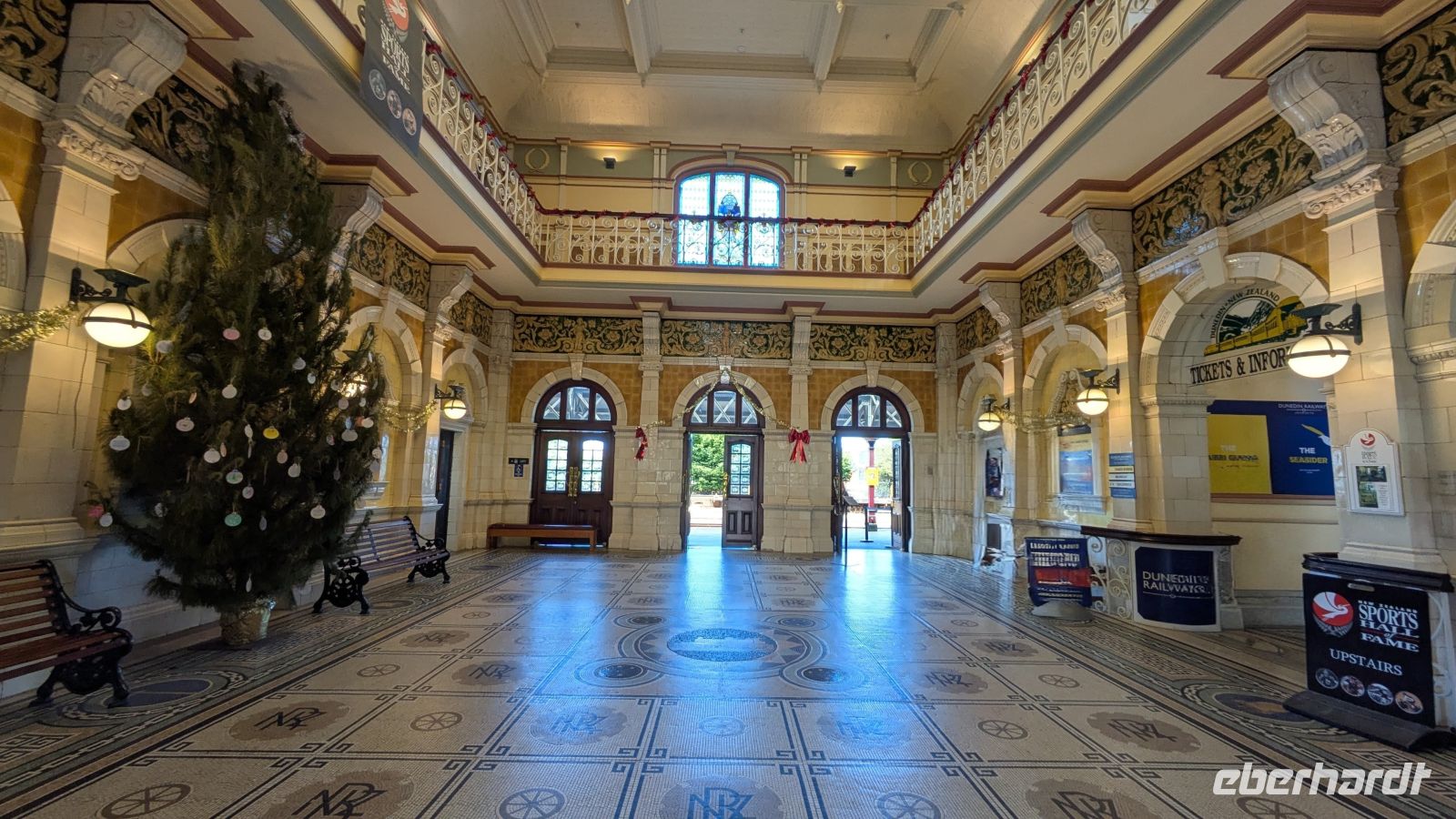 Dunedin Railway Station &ndash; &copy; Geena Dutschmann (Eberhardt TRAVEL)