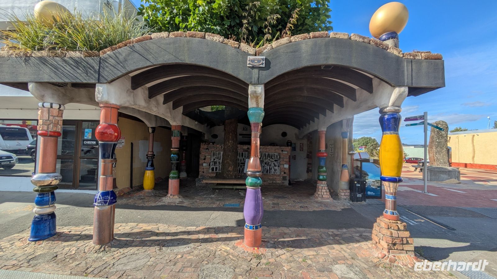 Hundertwassertoilette, Kawakawa &ndash; &copy; Geena Dutschmann (Eberhardt TRAVEL)