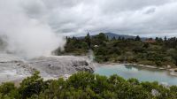 Pohutu Geyser & Blue Lake, Te Puia &ndash; &copy; Geena Dutschmann (Eberhardt TRAVEL)