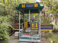 Erst Schuhe säubern, desinfektieren  &ndash; &copy; Monika Cortese (Eberhardt TRAVEL)
