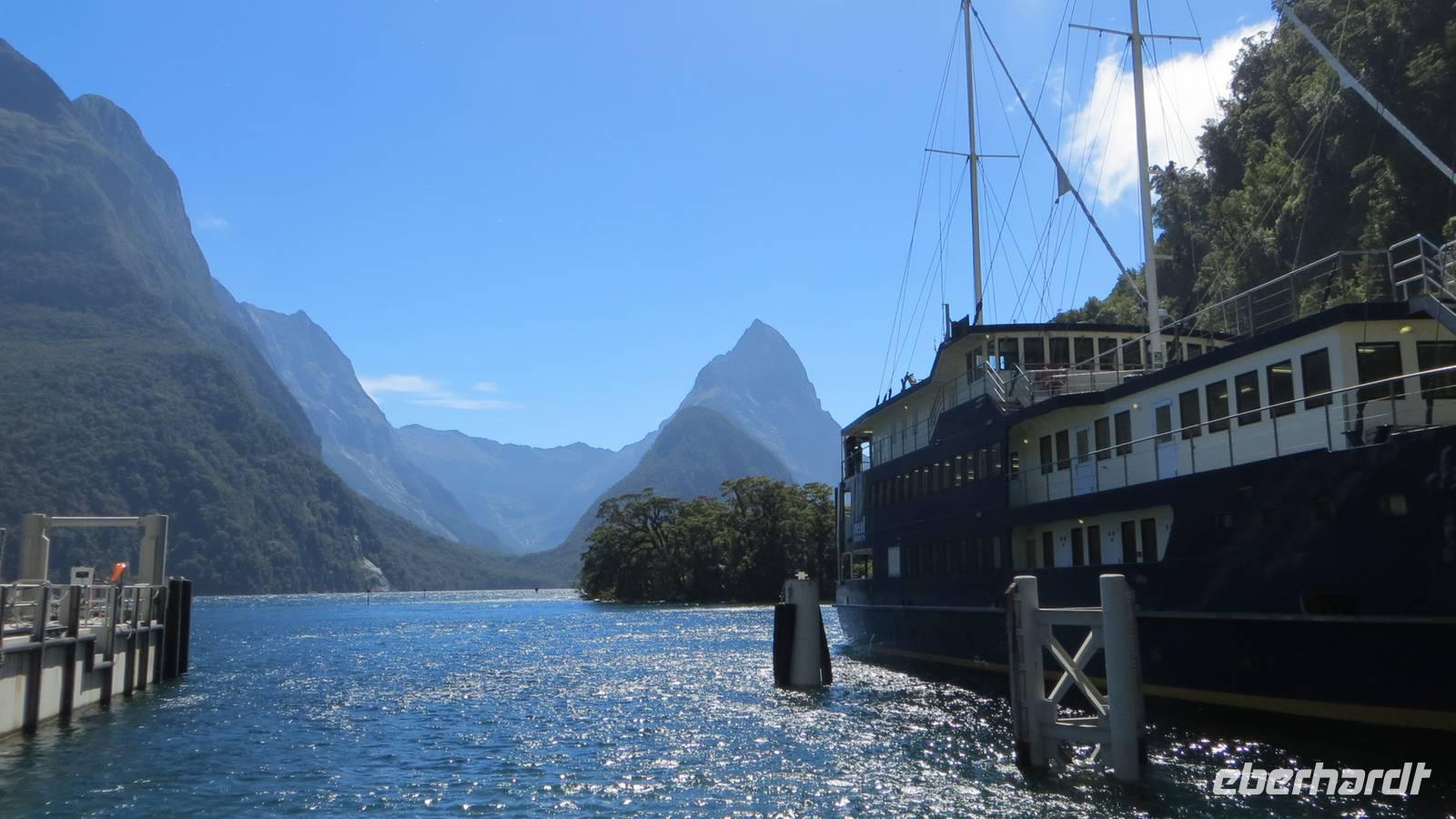 0408  Milford-Sound - Milford Marnier &ndash; &copy; Annette Weise (Eberhardt TRAVEL)