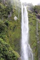 Wasserfall im Milford Sound  &ndash; &copy; Marianne Schulze (Eberhardt TRAVEL)