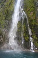 Wasserfall im Milford Sound  &ndash; &copy; Marianne Schulze (Eberhardt TRAVEL)