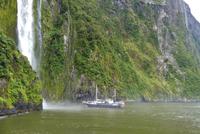 Milford Sound, Stirling Falls &ndash; &copy; Frank Nimschowski (Eberhardt TRAVEL)
