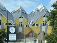 Stadtrundfahrt durch Rotterdam - Kubushäuser &ndash; &copy; Sabine Letzybyll (Eberhardt TRAVEL)