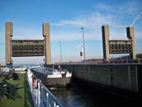 In der Schleuse Volkerak &ndash; &copy; Irene Schneider (Eberhardt TRAVEL)