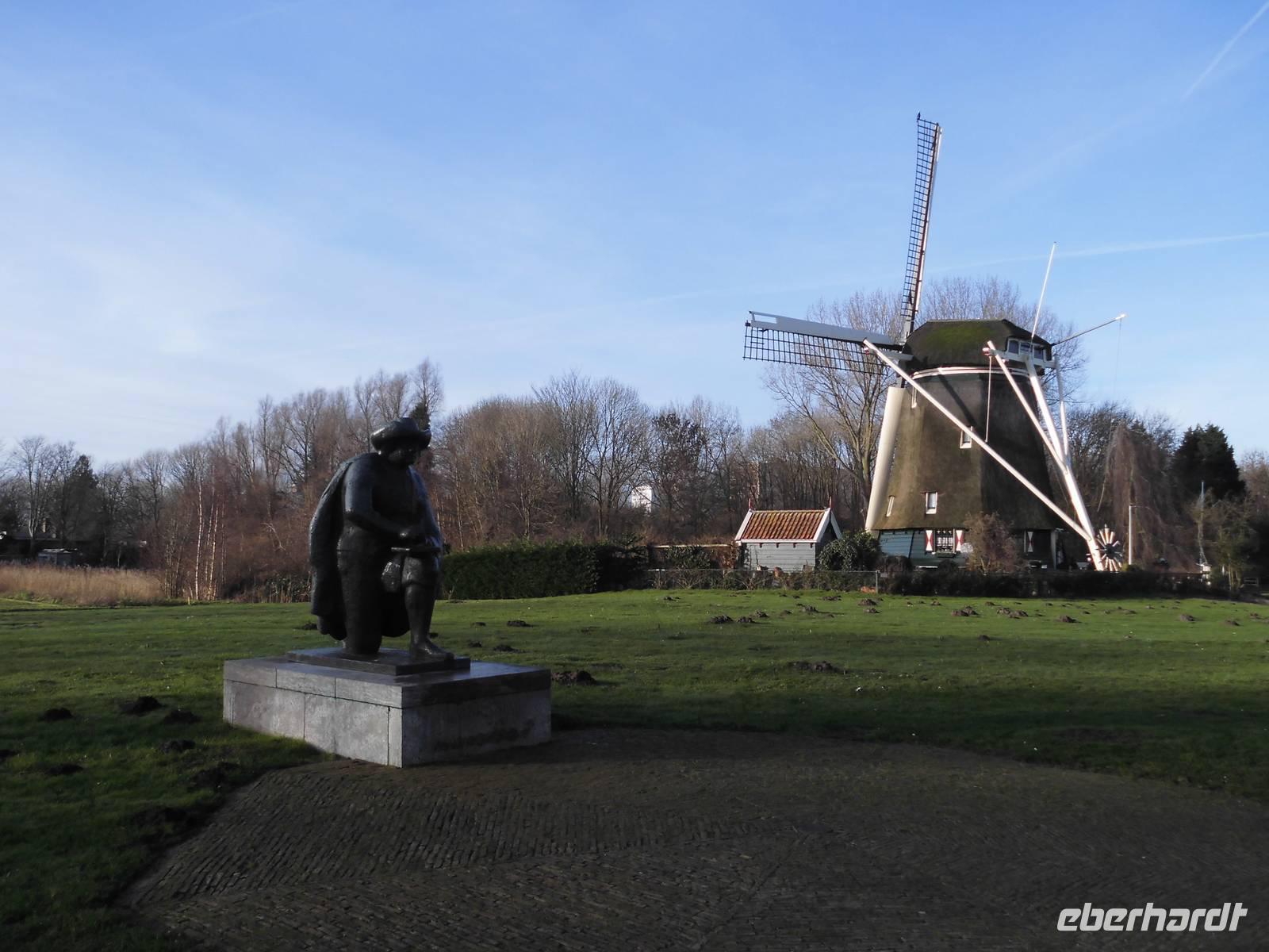 Denkmal Rembrandt mit Poltermühle &ndash; &copy; Eva-Maria Strauß-Eberhardt (Eberhardt TRAVEL)