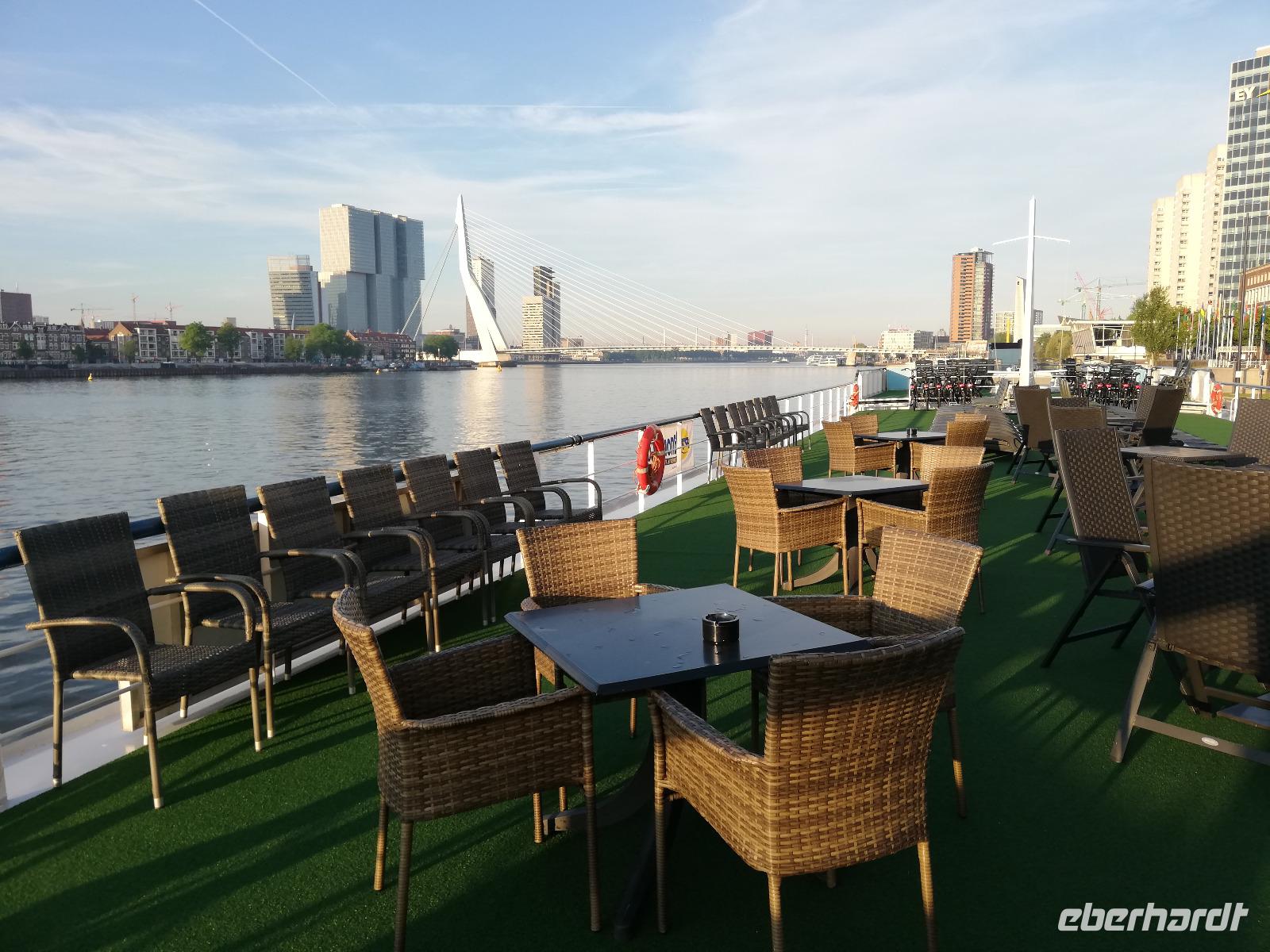 Rotterdam, unser Schiff Rigoletto vor der Erasmusbrücke &ndash; &copy; Gisela Gerlach (Eberhardt TRAVEL)