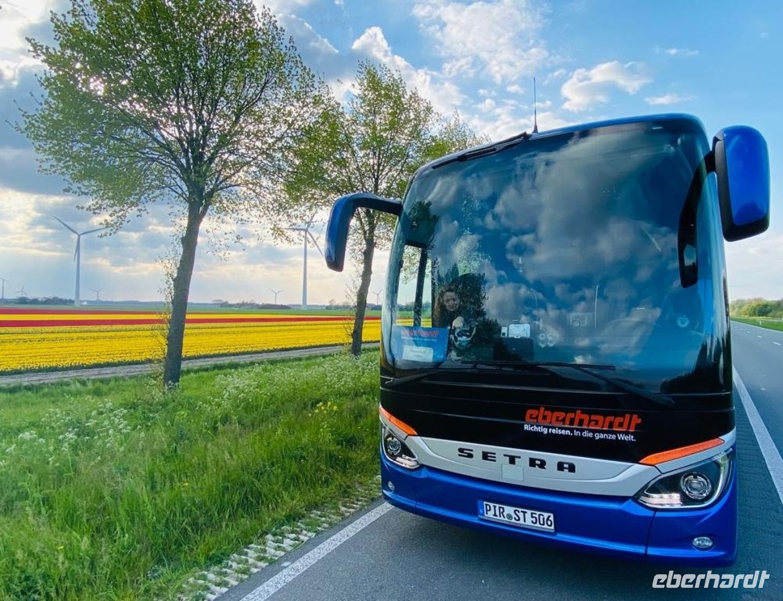 Unser Reisebus im Tulpenfieber &ndash; &copy; Simone Willner (Eberhardt TRAVEL)