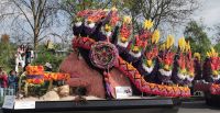 Ein Pfeife rauchender Indianerhäuptling, Blumencorso, Lisse &ndash; &copy; Simone Willner (Eberhardt TRAVEL)