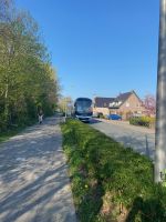 Haltestelle mit Privatbus ;-) &ndash; &copy; G. Adamietz (Eberhardt TRAVEL)