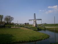 Enkhuizen, Zuiderseemuseum, Windmühle hinter dem Deich