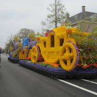 Blumencorso, Thema :200 Jaar Koninkrijk &ndash; &copy; Gisela Gerlach (Eberhardt TRAVEL)