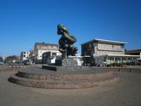 Bergen an Zee, Denkmal im Zentrum des Ortes &ndash; &copy; Karl-Heinz Meinig (Eberhardt TRAVEL)