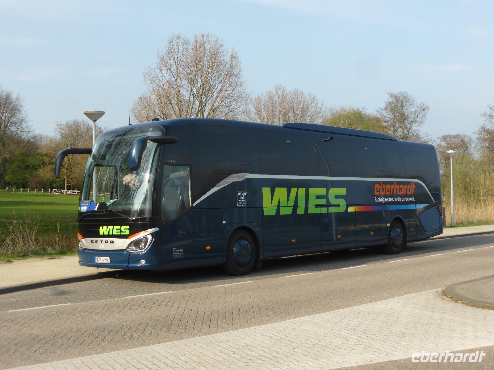 unser Bus &ndash; &copy; Claudia Bernhardt (Eberhardt TRAVEL)