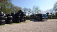 Unser Bus am Käse- und Holzschuhhof &ndash; &copy; Stefan Jahnke (Eberhardt TRAVEL)