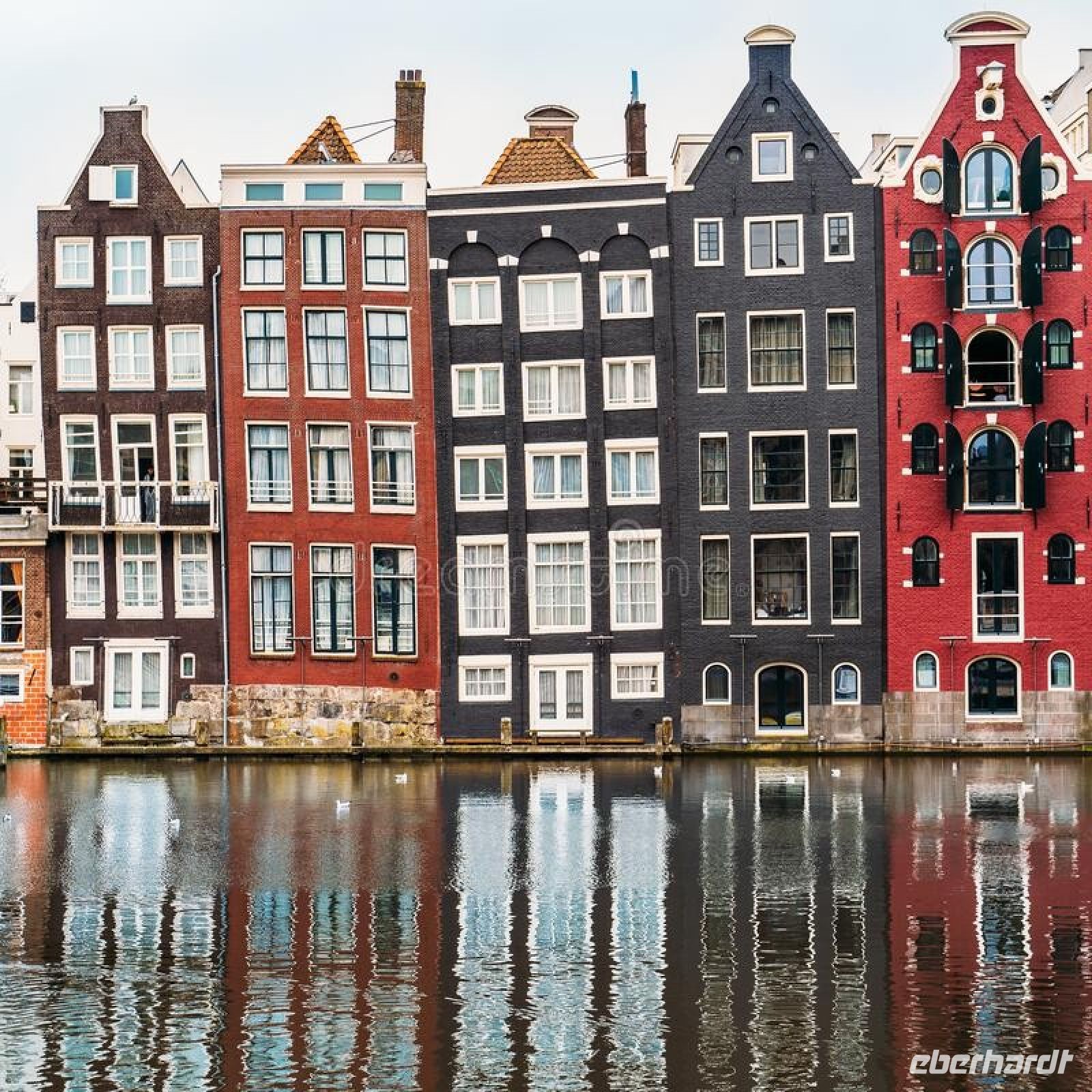Die tanzenden Häuser Amsterdams &ndash; &copy; Simone Willner (Eberhardt TRAVEL)