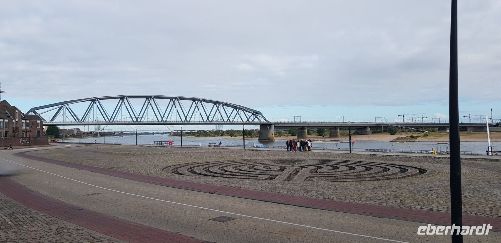 Nijmegen - Uferpromenade an der Waal.jpg &ndash; &copy; Marion Kottlos (Eberhardt TRAVEL)