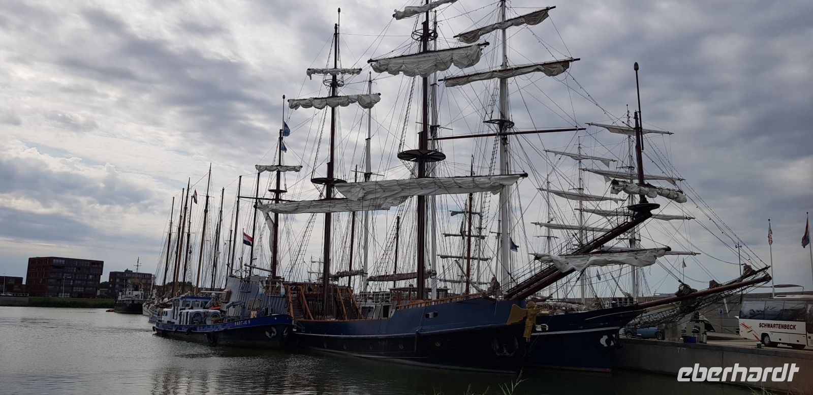 Lelystad - Segelschiffe im Hafen.jpg &ndash; &copy; Marion Kottlos (Eberhardt TRAVEL)