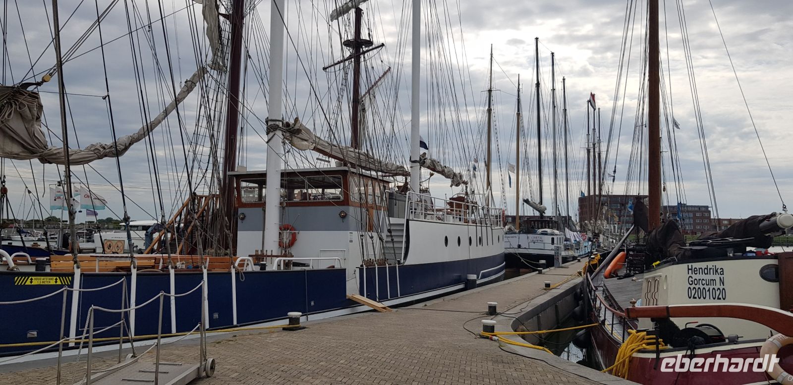 Lelystad - Segelschiffe im Hafen.jpg &ndash; &copy; Marion Kottlos (Eberhardt TRAVEL)