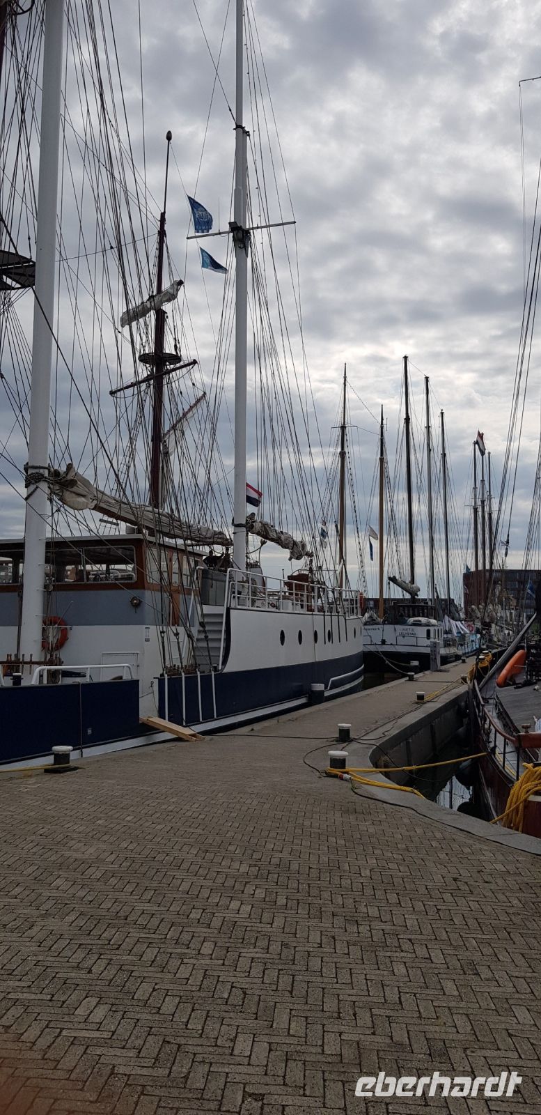 Lelystad - Segelschiffe im Hafen.jpg &ndash; &copy; Marion Kottlos (Eberhardt TRAVEL)