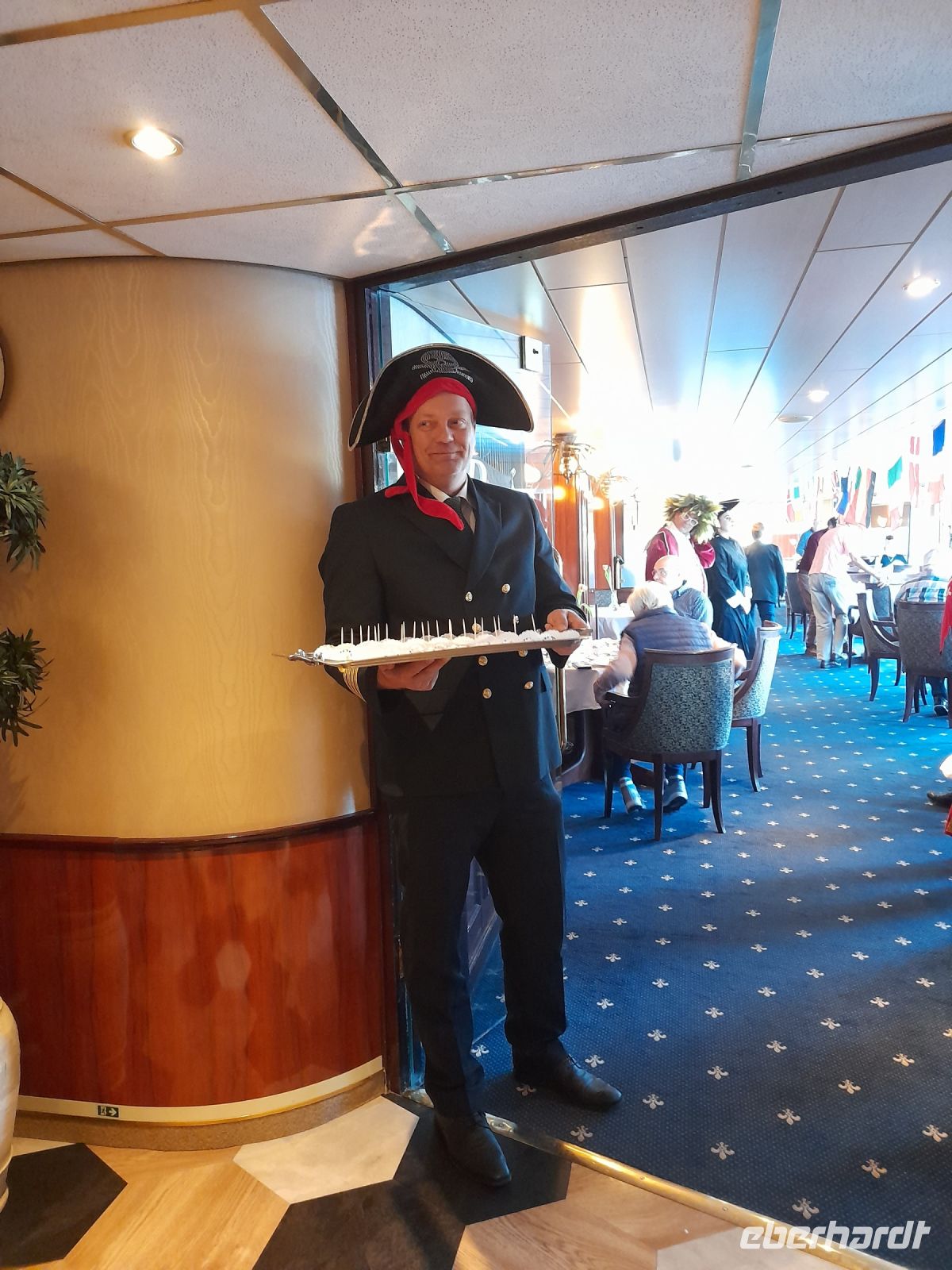 Unser Kapitän Marco als Pirat &ndash; &copy; Sinah Witzig (Eberhardt TRAVEL)