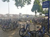 Maaspromenade, Fahrräder-Parkplatz, Maastricht &ndash; &copy; Andrej Kulikov (Eberhardt TRAVEL)