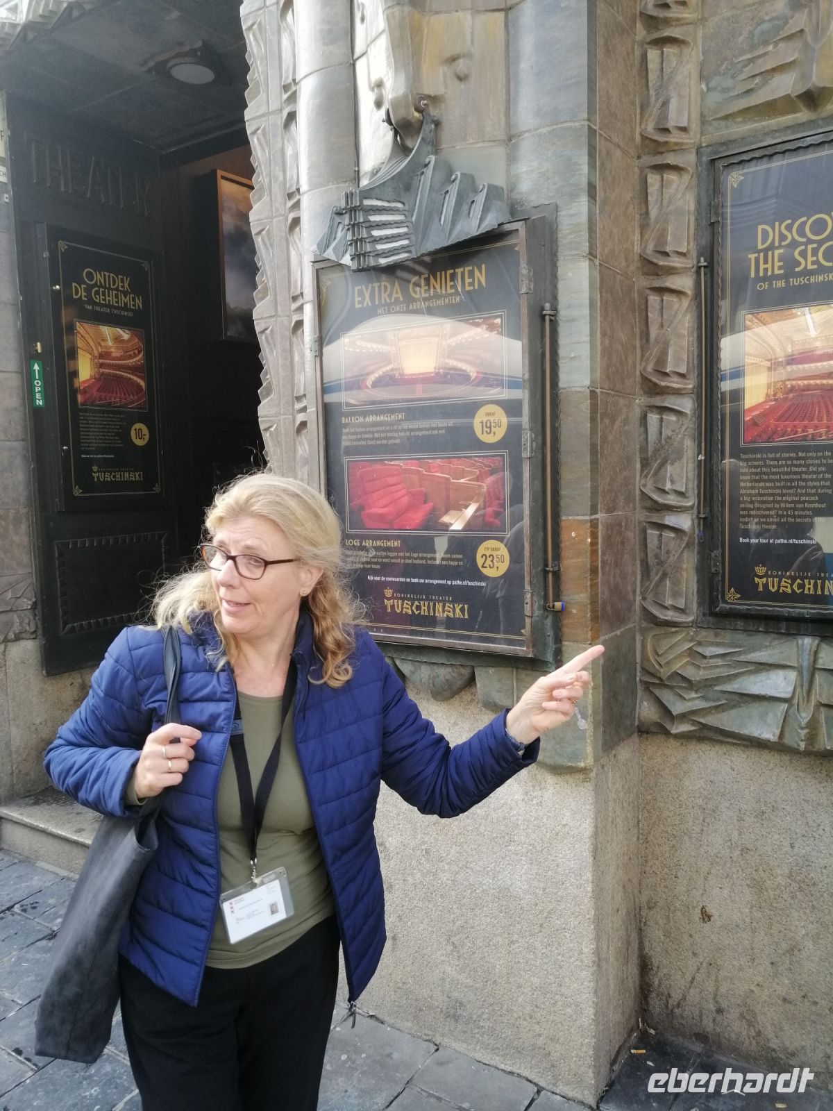 Carole zeigt uns das Tuschinski-Theater in Amsterdam &ndash; &copy; Andrej Kulikov (Eberhardt TRAVEL)