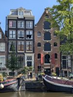 Grachtenhäuser in Amsterdam &ndash; &copy; Sabine Möllering-Stork (Eberhardt TRAVEL)