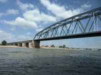 Brücke auf dem Fluss Waal