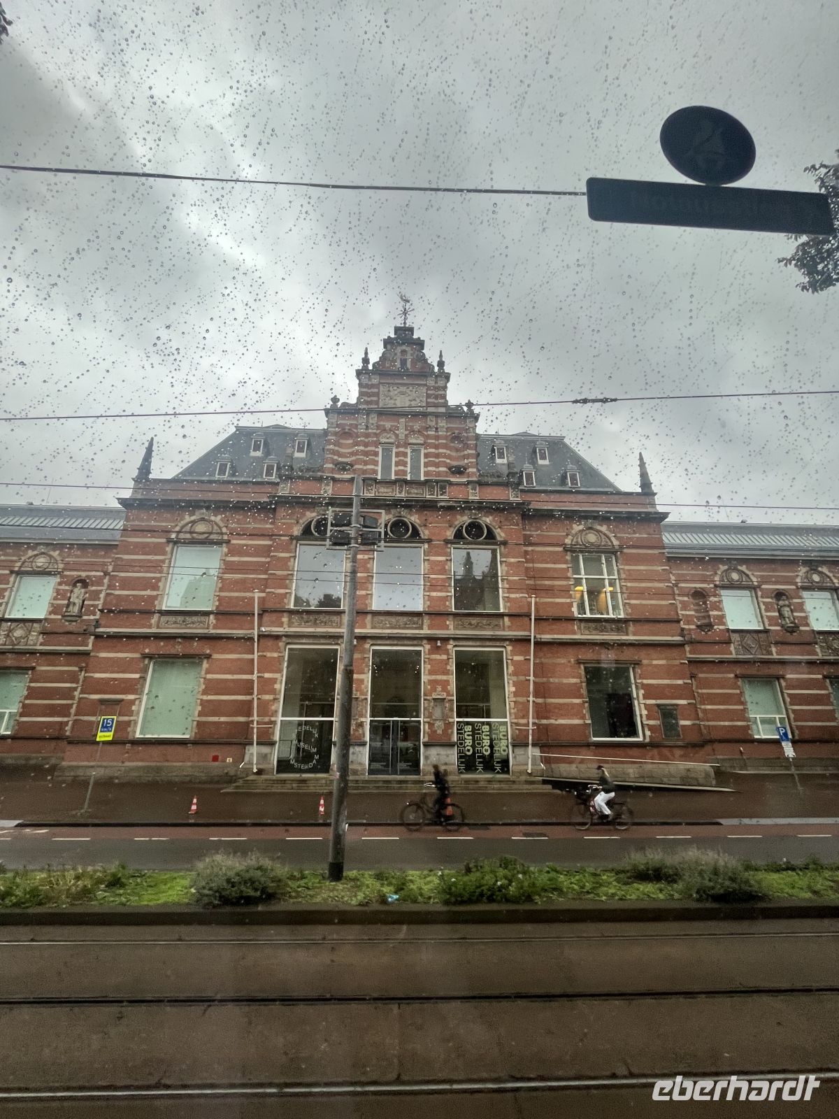 Amsterdam- Stedelijk Museum am Museumplein &ndash; &copy; Renate Grafe (Eberhardt TRAVEL)