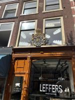 Den Haag- königliches Wappen- in der Herengracht- Denkmal geschütztes Gebäude &ndash; &copy; Renate Grafe (Eberhardt TRAVEL)