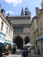 Für ihren ungewöhnlichen Narthex (Kirchenvorhalle von Notre Dame de Dijon) ist die Kirche unter Kunsthistorikern berühmt. &ndash; &copy; Andreas Böcker (Eberhardt TRAVEL)