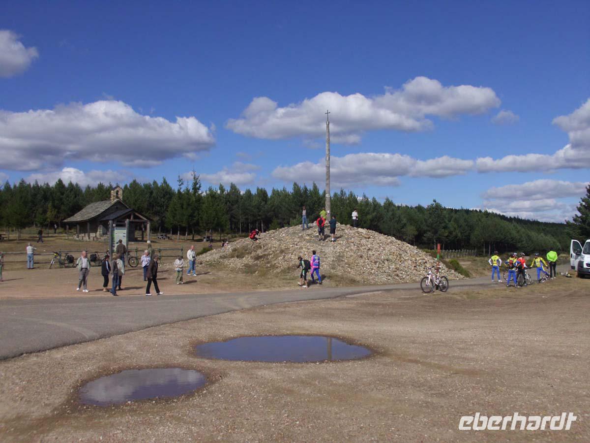 Am Cruz de Ferro &ndash; &copy; Peter Rudolph (Eberhardt TRAVEL)