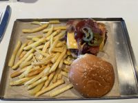 American Diner - The Wrangler Burger &ndash; &copy; Sabine Letzybyll (Eberhardt TRAVEL)