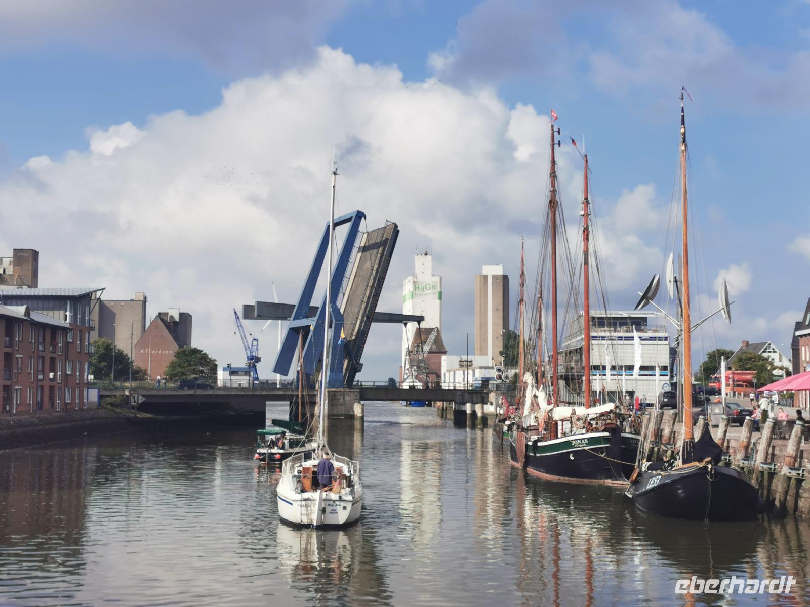 Wenn ein Schiff kommt, geht die Straße auf, Husum &ndash; &copy; Simone Willner (Eberhardt TRAVEL)