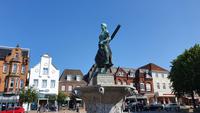 Tine- Brunnen Husum &ndash; &copy; Marlies Thrum (Eberhardt TRAVEL)