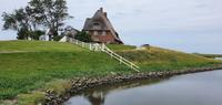 Kirchwarft auf Hooge &ndash; &copy; Marlies Thrum (Eberhardt TRAVEL)