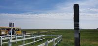 Flutpfahl auf Hallig Hooge &ndash; &copy; Marlies Thrum (Eberhardt TRAVEL)