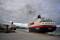 Molde: MS Nordnorge trifft auf MS Nordlys &ndash; &copy; Martin Büchner (Eberhardt TRAVEL)
