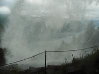hinter dem Wassserfall
