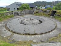 071 Norwegen, Kriegsfestung Erbjudan, Bunkereinstieg &ndash; &copy; Michael Krause (Eberhardt TRAVEL)