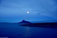 In der blauen Stunde überqueren wir den Polarkreis - im Hintergrund der Berg Hestmannen (Pferdemann) &ndash; &copy; Martin Büchner (Eberhardt TRAVEL)
