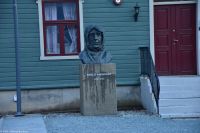 Tromsø - Roald Amundsen Denkmal am Polarmuseum - der erste Mensch am Südpol &ndash; &copy; Martin Büchner (Eberhardt TRAVEL)