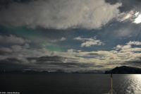 Ein erstes Übungsfoto zum Erkennen von Polarlichtern - Diagonaler Streifen von links oben zur Bildmitte &ndash; &copy; Martin Büchner (Eberhardt TRAVEL)