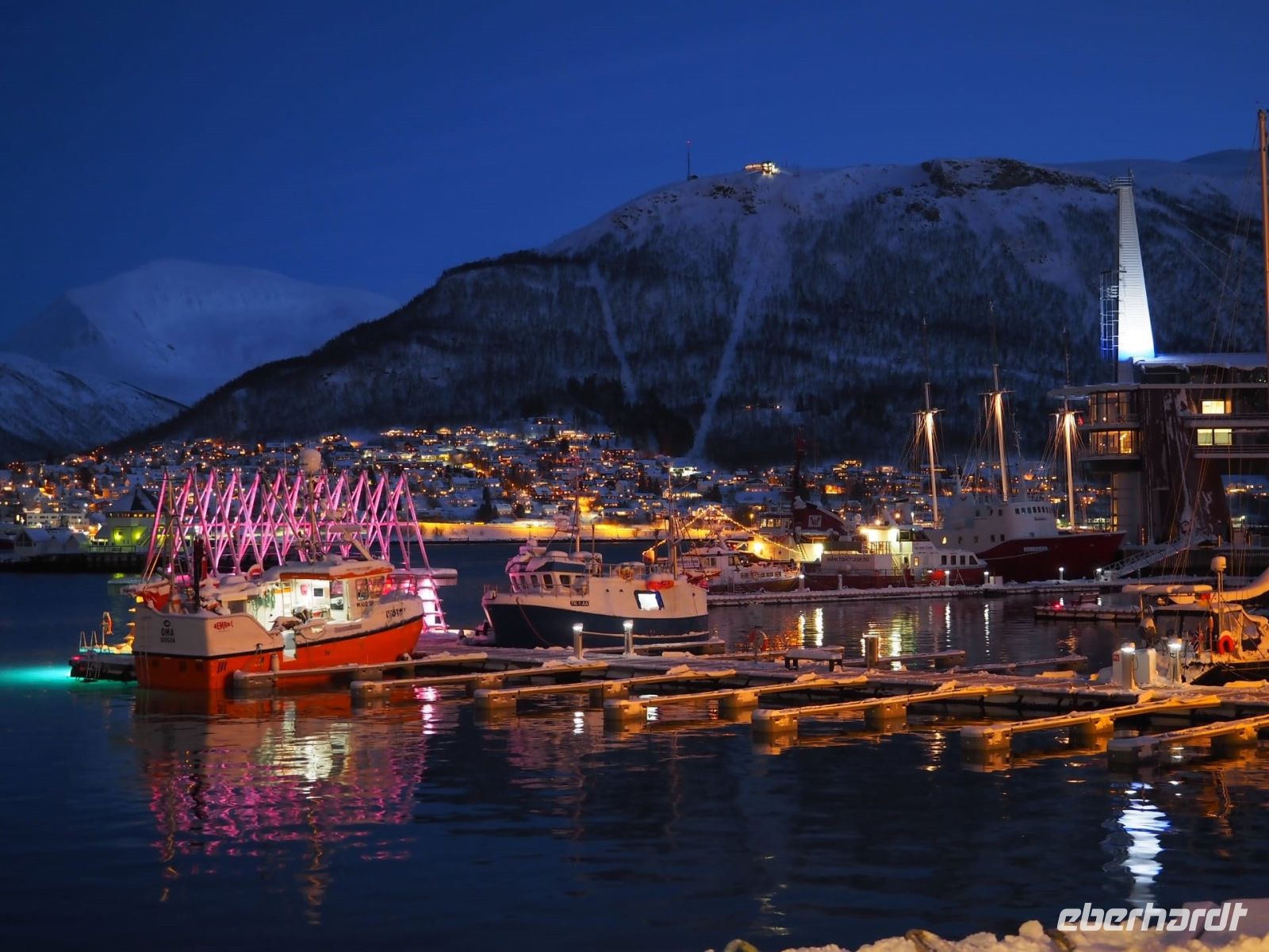 Norwegen - Tromso - Spaziergang im Hafen.jpg &ndash; &copy; Annett Müller (Eberhardt TRAVEL)