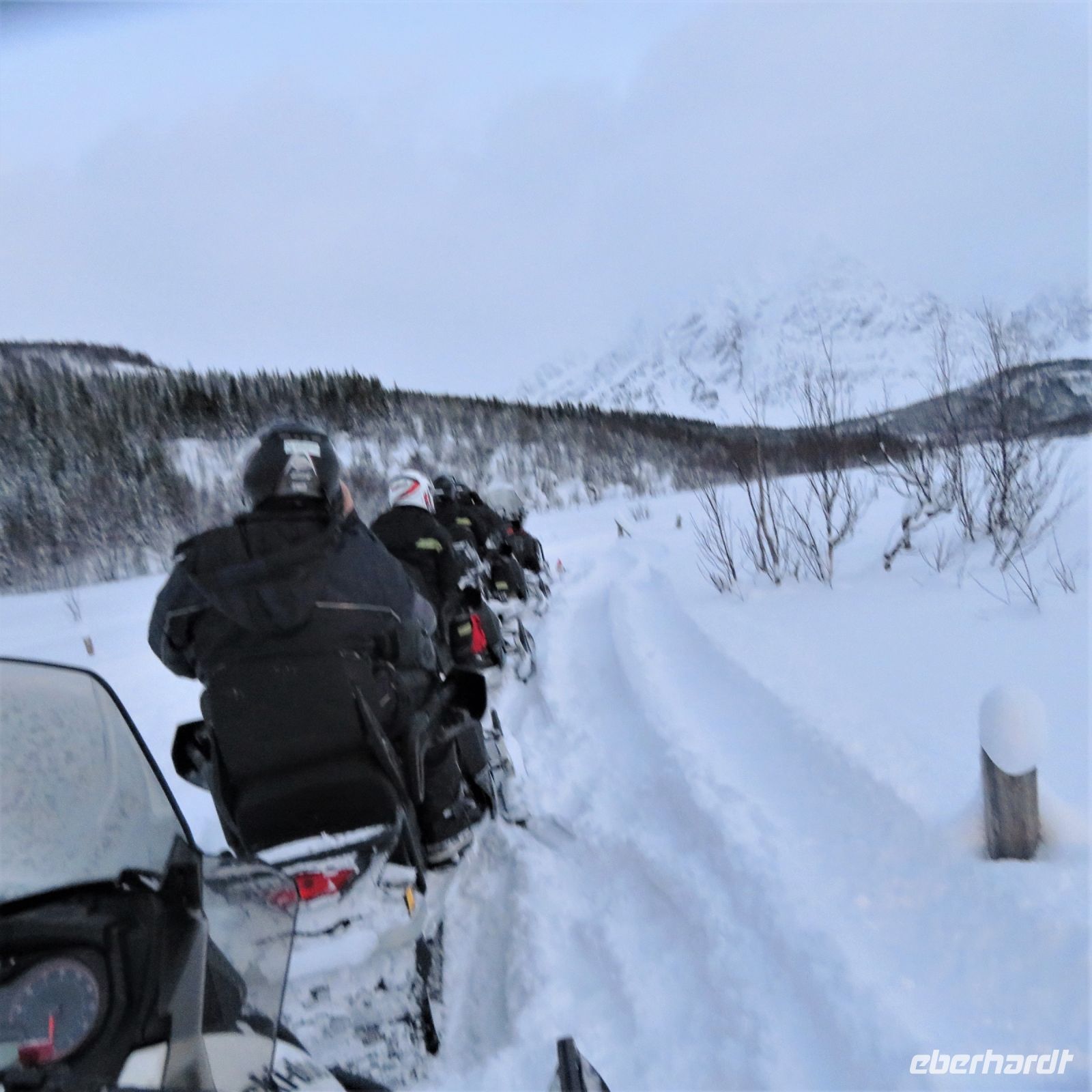 Norwegen - Motorschlitten Fahrt in den Lyngen Alpen - Das sind keine 10 m Abstand!.JPG &ndash; &copy; Annett Müller (Eberhardt TRAVEL)