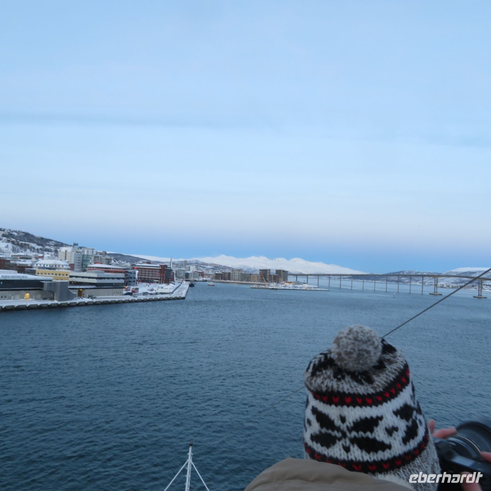 Norwegen - Einfahrt im Hafen von Tromso.jpg &ndash; &copy; Annett Müller (Eberhardt TRAVEL)