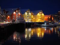 Norwegen - Tromso - Spaziergang im Hafen.jpg &ndash; &copy; Annett Müller (Eberhardt TRAVEL)