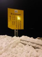 Norwegen - Warten auf die Fähre von Svensby nach Breidvik im Tiefschnee.jpg &ndash; &copy; Annett Müller (Eberhardt TRAVEL)